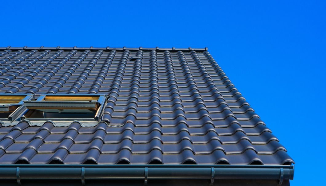 vertical-low-angle-closeup-shot-black-roof-building